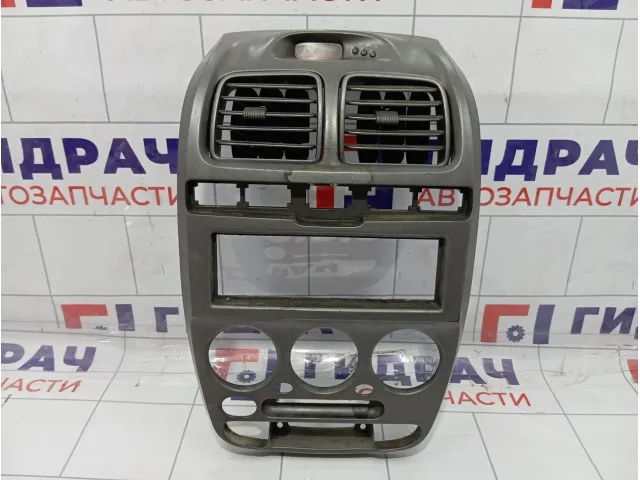 Накладка на торпедо центральная Hyundai Accent (LC) 84741-25300