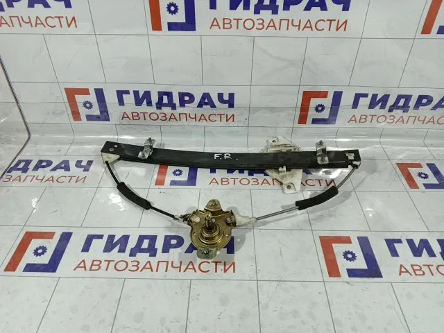 Стеклоподъемник механический передний правый Hyundai Accent 8240225000