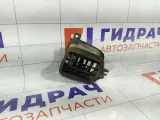 Дефлектор воздушный левый Hyundai Accent 9748125000