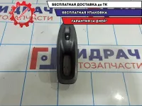 Кнопка стеклоподъемника передняя правая Hyundai Accent 2 9358025000.
