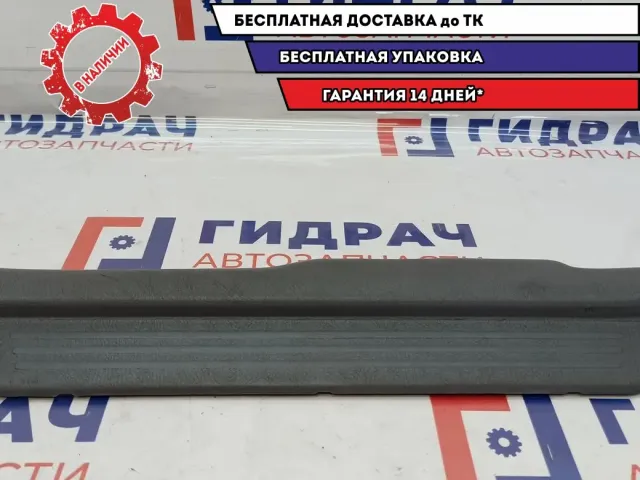Накладка порога внутренняя передняя левая Hyundai Accent 2 8587125000LT. Царапины, потертость.