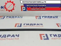 Накладка стекла переднего правого Hyundai Accent 2 82220-25000.