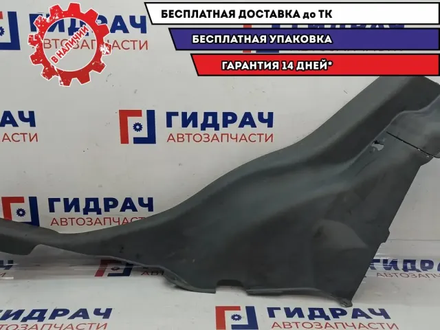 Обшивка стойки задняя правая нижняя Hyundai Accent 2 85890-25000. Царапины, потертость.