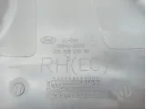 Обшивка стойки средняя правая нижняя Hyundai Accent 2 85845-25200. Царапины, потертость.
