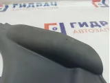 Обшивка стойки передняя правая нижняя Hyundai Accent 2 8585425000LT. Потертость.