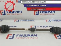 Привод передний правый Hyundai Accent 2 49500-25210. Порван пыльник.