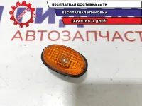 Повторитель на крыло желтый Hyundai Accent 2 92303-25000.