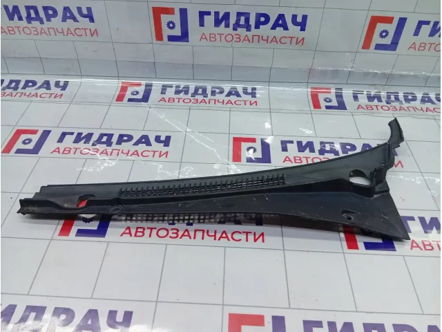 Решетка под лобовое стекло (Жабо) левая Hyundai Accent 8615025000