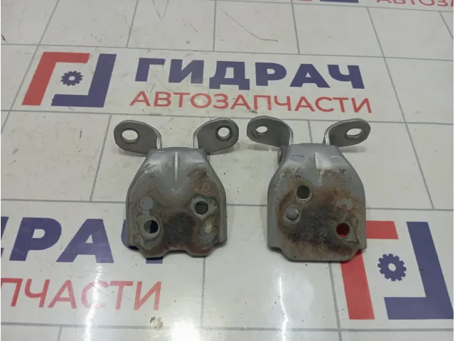 Петли двери передней правой Hyundai Accent