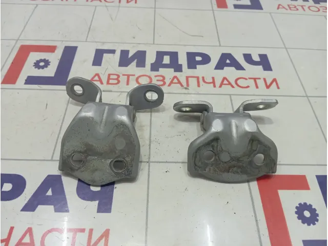 Петли двери задней левой Hyundai Accent
