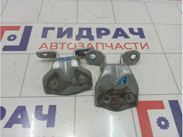 Петли двери задней правой Hyundai Accent