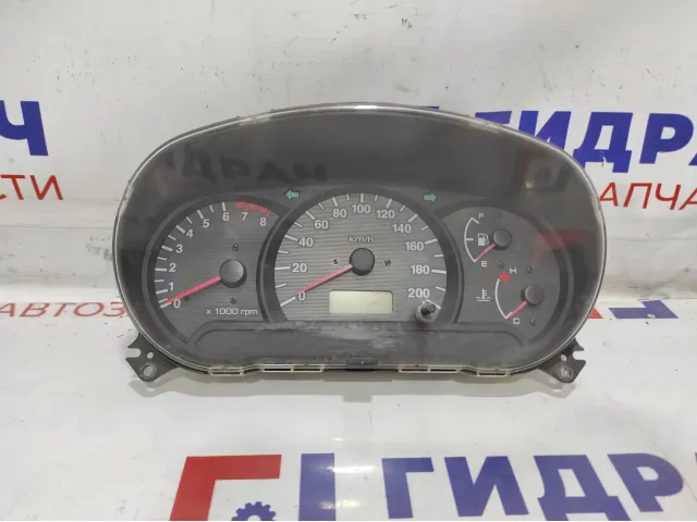 Панель приборов Hyundai Accent 2 . Царапины.