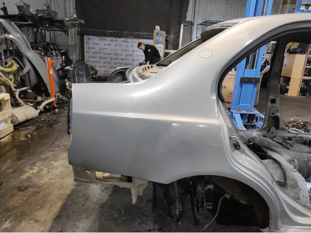 Крыло заднее правое Hyundai Accent 2 . Дефект.