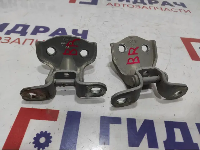 Петли двери задней правой Hyundai Accent 2 . Пара.