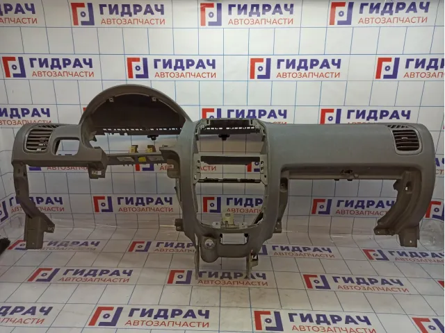 Торпедо Hyundai Accent 2 .