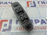 Блок управления стеклоподъемниками Hyundai Accent 2 9357225000YN. Потретости.