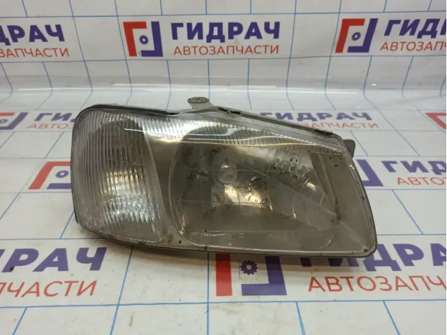 Фара передняя правая Hyundai Accent 2 . Дефект.
