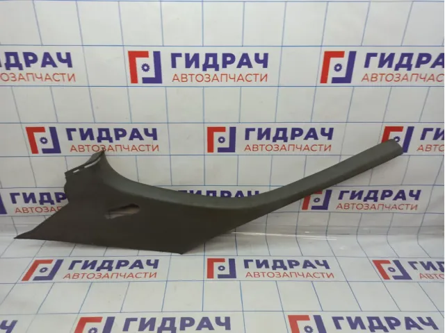 Обшивка стойки задней правой верхняя Hyundai Accent 2 85860-25000. Потертости.