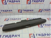 Обшивка багажника Hyundai Accent 2 85770-25000. На заднюю панель.Потертости.