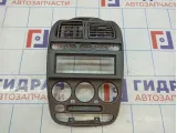 Накладка декоративная на торпедо центральная Hyundai Accent 2 8474025500YN. Дефект.Царапины.