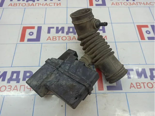 Патрубок воздушного фильтра Hyundai Accent 2 . Дефект.