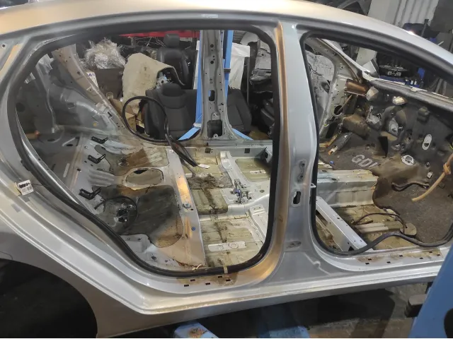 Порог со стойкой правый Hyundai Avante (MD) 713223XD00