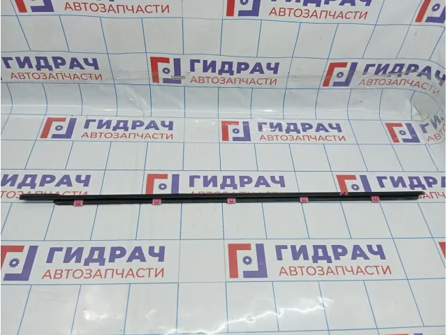 Накладка стекла переднего правого Hyundai Avante (MD) 822203X000