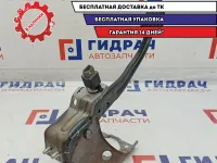 Педаль тормоза Hyundai Creta 32800-D8100. Потертость.
