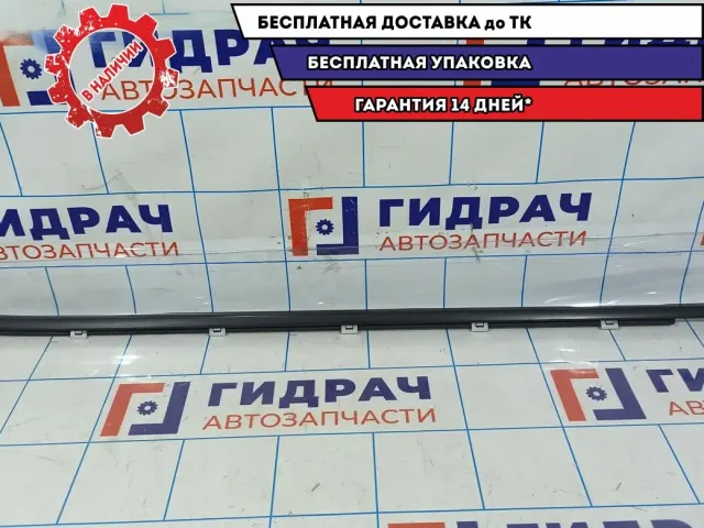 Накладка стекла заднего правого наружняя Hyundai Creta 83220-M0000.