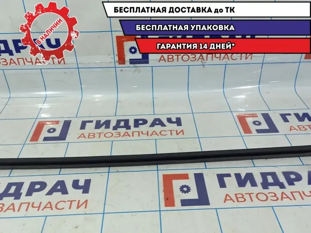 Накладка стекла переднего правого внутренняя Hyundai Creta 82241-A0000.
