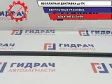 Накладка стекла переднего правого Hyundai Creta 82220-M0000. Наружная.