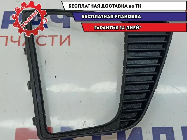 Рамка противотуманной фары правой Hyundai Creta 86564-M0010. Сломаны крепления.