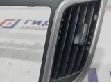 Накладка декоративная центральная с дефлекторами Hyundai Creta 84740-M00004X. Дефект.