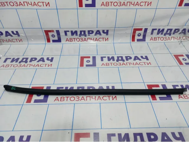 Уплотнитель стекла двери задней левой Hyundai Elantra (MD) 83231-3X500