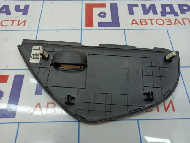 Накладка торпедо правая с торца Hyundai Elantra (HD) 847182H0009Y