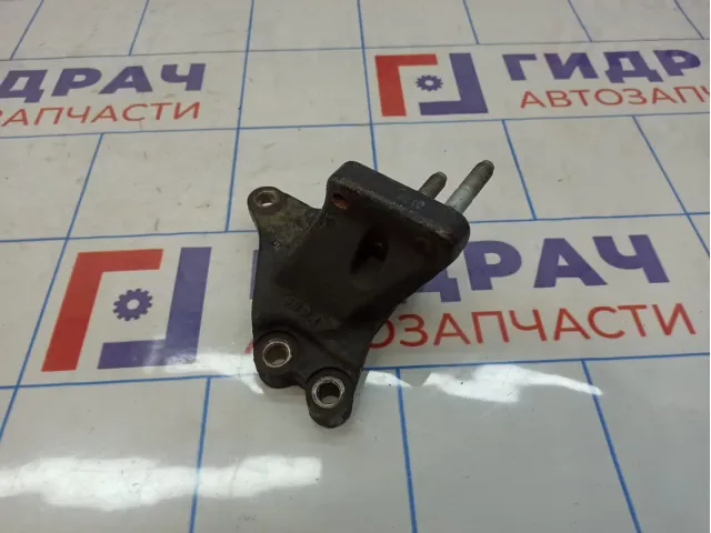 Кронштейн двигателя правый Hyundai Elantra (HD) 21670-2B000
