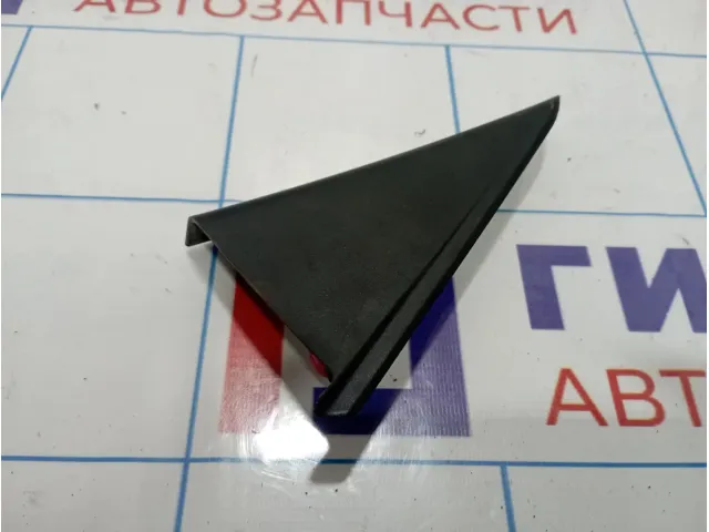 Накладка двери задней правой внутренняя Hyundai Elantra (HD) 83920-2H001