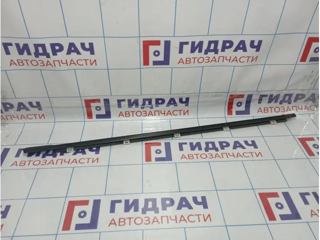 Накладка стекла переднего правого Hyundai Elantra (HD) 82220-2H000