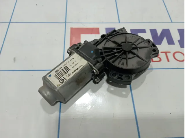 Моторчик стеклоподъемника передний правый Hyundai Elantra (HD) 82460-2H000