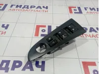 Блок управления стеклоподъемниками Hyundai Elantra (HD) 935702H1109P