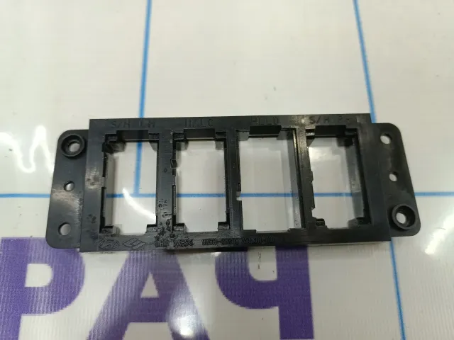 Накладка кнопок Hyundai Elantra (XD) 93311-2D200