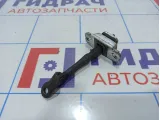Ограничитель двери передней правой Hyundai Elantra (XD) 79390-2D000