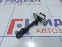 Ограничитель двери передней правой Hyundai Elantra (XD) 79390-2D000