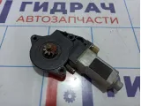 Моторчик стеклоподъемника заднего правого Hyundai Elantra (XD) 83460-2D001