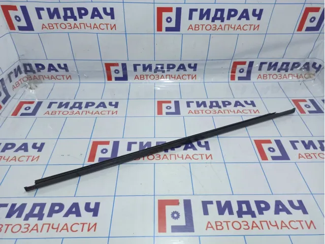 Накладка стекла переднего левого Hyundai Elantra (XD) 82210-2D001