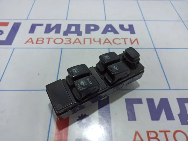 Блок управления стеклоподъемниками Hyundai Elantra (XD) 93570-2D200