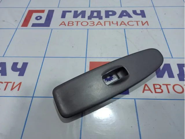 Накладка кнопки стеклоподъемника переднего правого Hyundai Elantra (XD) 93575-2D000
