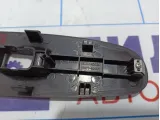 Накладка кнопки стеклоподъемника переднего правого Hyundai Elantra (XD) 93575-2D000