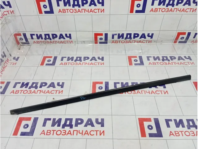 Накладка стекла переднего правого Hyundai Elantra 822412D000