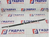 Накладка стекла переднего правого Hyundai Elantra 822412D000